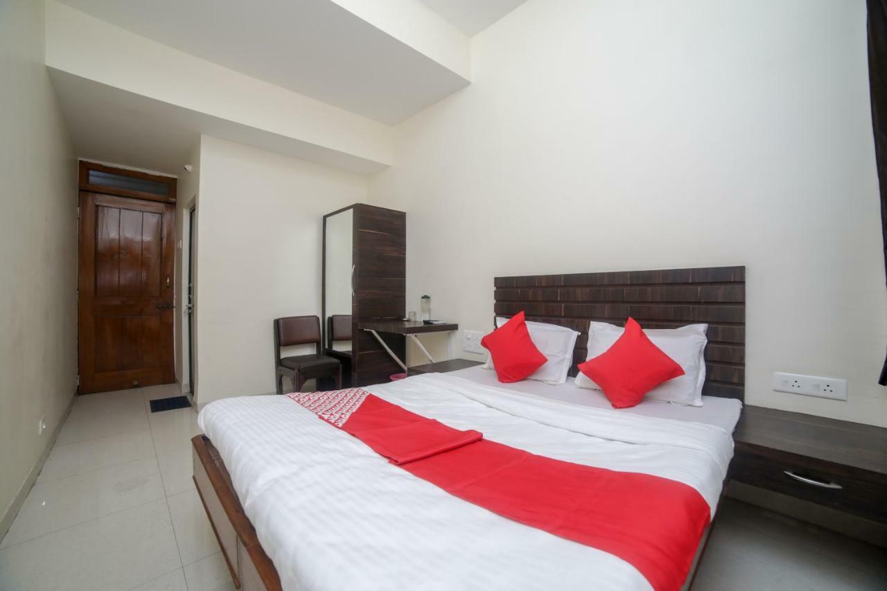 Oyo 46697 Hotel Gopi Nagpur Buitenkant foto