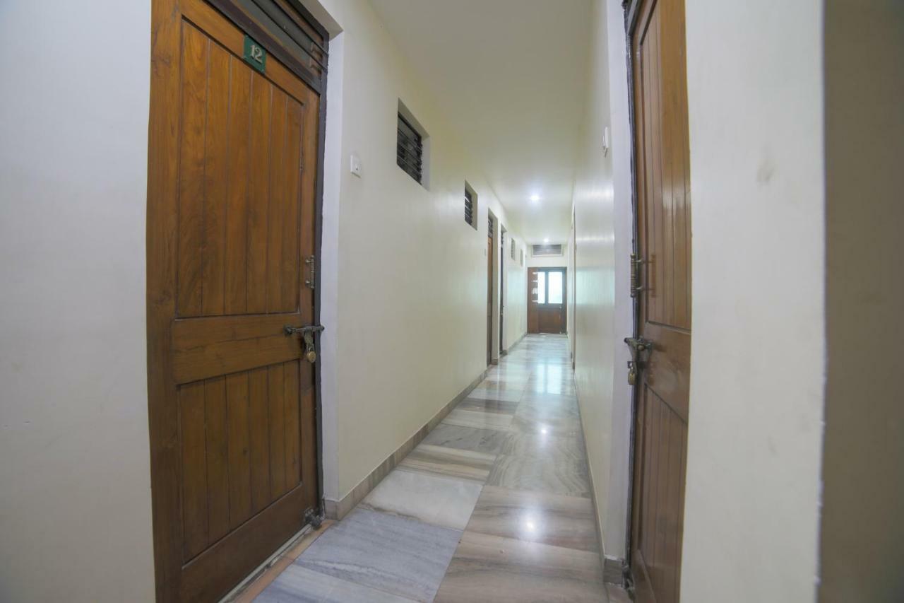 Oyo 46697 Hotel Gopi Nagpur Buitenkant foto